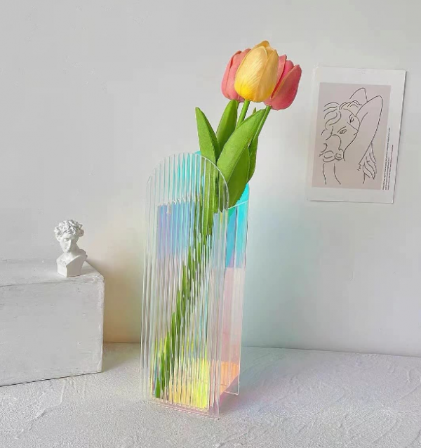 Vas bunga dari bahan acrylik dengan tampilan modern